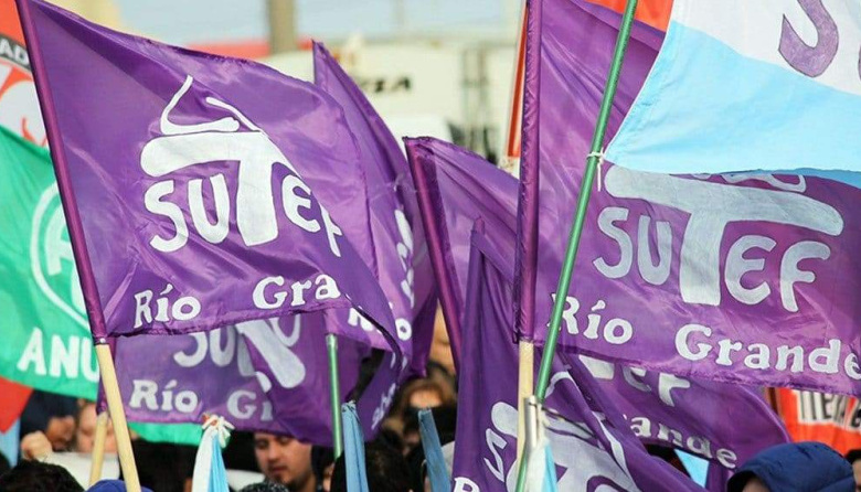 Docentes inician un paro de 48 horas