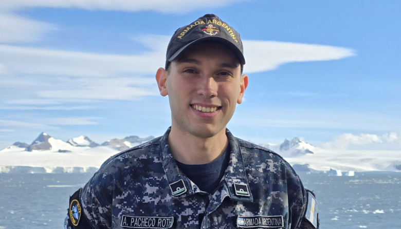 “Es un honor navegar en aguas antárticas”