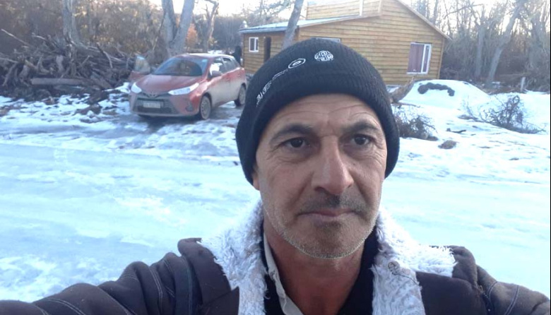 Un padre atrapado entre el duelo y la indigencia busca auxilio en Tolhuin