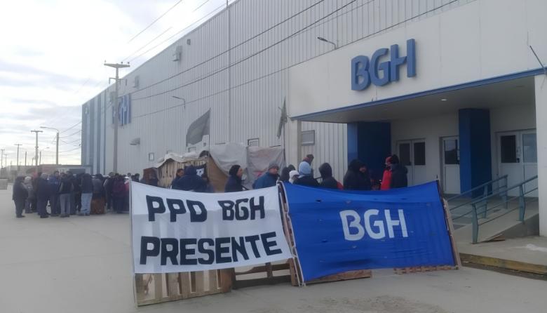 El desplome del consumo frena la producción y BGH tensa la negociación gremial.