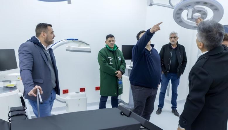 Fotos, inauguración y deuda: la UOM debe $800 millones mientras inaugura una clínica vacía