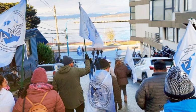 “El salario docente perdió al menos un 150% frente a la inflación”