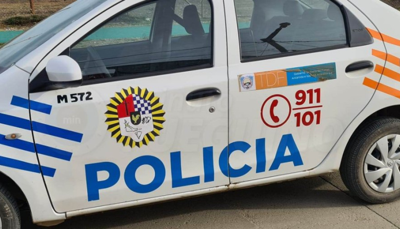 Intentó salir de La Anónima sin pagar y cayó con seis botellas de aceite de oliva ocultas en el mameluco