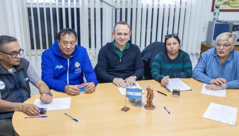 Municipio acordó un 4,5% de aumento y el salario mínimo sube a $1.200.000