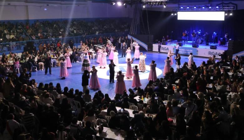 Río Grande vivió una noche de cultura y tradición en el clásico “Esperando el 25”