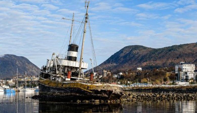 La histórica postal de Ushuaia que se desmorona frente a todos