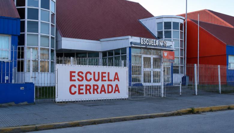 "No sabemos cuándo volverán": crece la indignación por la crisis de la Escuela N°19