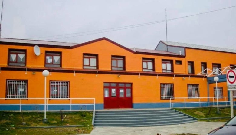 Por problemas en el gimnasio, estudiantes del Haspen mantienen una sentada