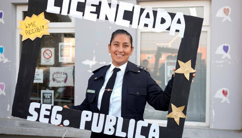 Una oficial de la Policía se convirtió en la primera licenciada en Seguridad Pública de la provincia