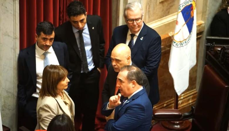La Libertad Avanza vacía el Senado y frustra la sesión: sin quórum, cae el debate y Adorni gana