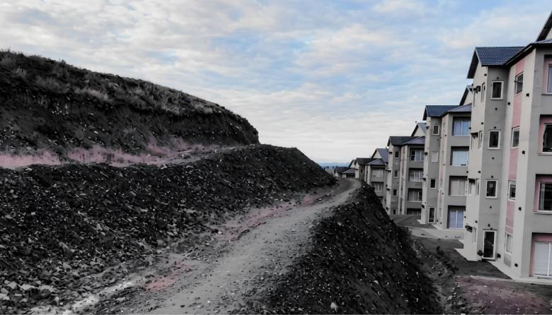 Barrio Procrear de Ushuaia: advierten riesgo de derrumbes y reclaman una intervención urgente