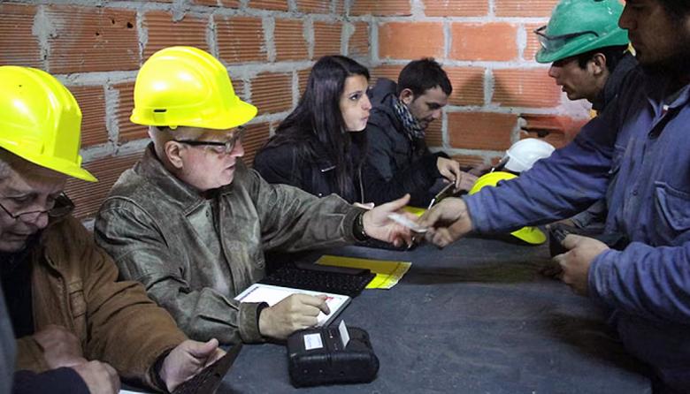 Empresas podrán regularizar trabajadores con quitas de hasta el 90% de sus deudas