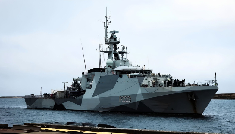 La presencia de un buque de guerra inglés reavivó el debate por la soberanía argentina