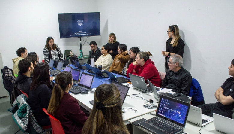 Emprendedores, profesionales y desarrolladores podrán capacitarse gratis en inteligencia artificial