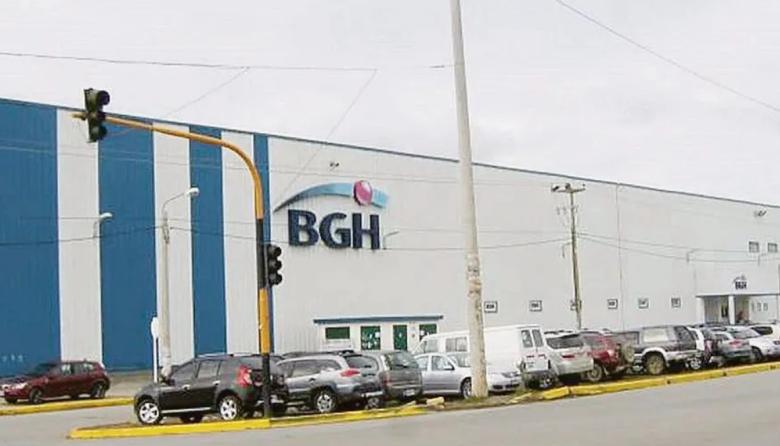 BGH desvinculó a 24 operarios en Río Grande