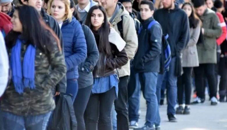 6 de cada 10 jóvenes trabajan sin derechos