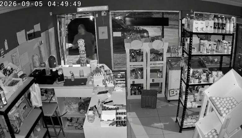 Comerciantes hacen guardia de noche para cuidar sus propios negocios
