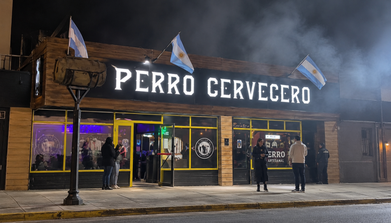 Incendio, evacuación y cuentas sin pagar: el particular pedido de Perro Cervecero a sus clientes