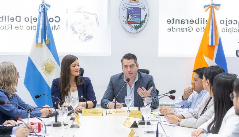 Martín Perez presentó el Presupuesto 2027: baja de impuestos, desendeudamiento, obras y más salud