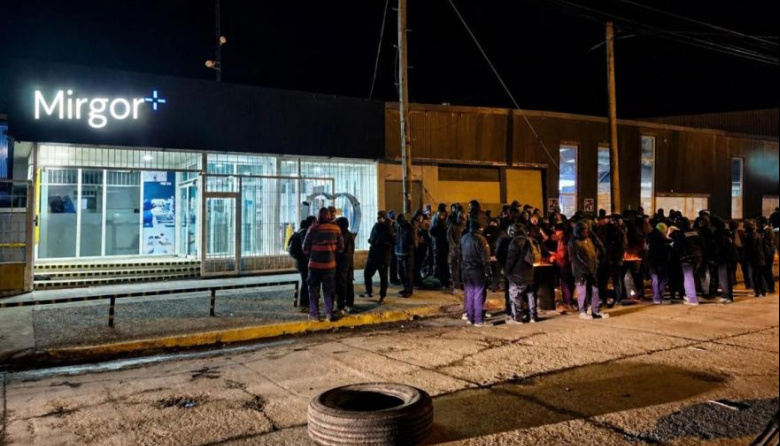 Mirgor reemplazó 83 despidos por suspensiones y retomó la negociación con la UOM