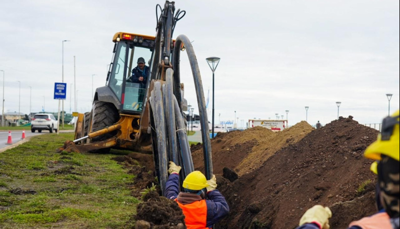 Extienden las redes de agua y gas para el futuro edificio de la Dignidad