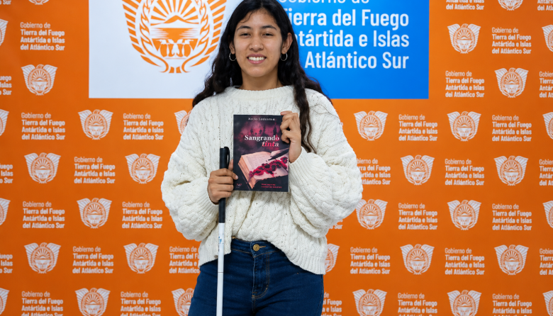 Rocío Ledesma recibió reconocimientos por su libro Sangrando Tinta