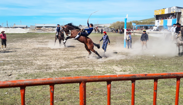 La Chaqueña abrió sus puertas con una multitudinaria jineteada en Margen Sur