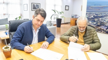 El intendente Pérez firmó un aumento para los trabajadores de Obras Sanitarias