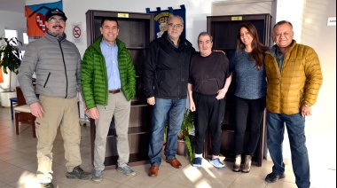 El Rotary Club Río Grande donó dos bibliotecas y miles de libros