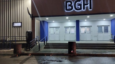 Delegados reclamaron frente a la planta por día descontado