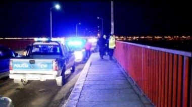 Mujer se arrojó al río y pudo ser rescatada