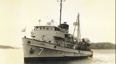 Homenaje a la tripulación del heroico navío de la Armada Argentina