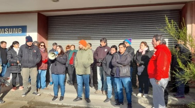 Acto frente a la planta de Digital tras tres años de paralización