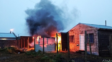 Se incendió obrador y parte de una vivienda en Chacra XIII