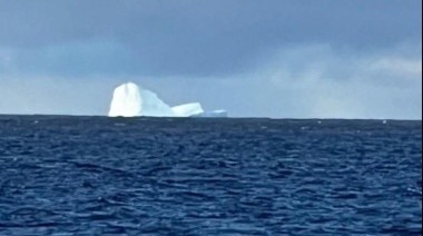 Apareció un iceberg cerca de la costa en Tierra del Fuego y pusieron a los barcos en alerta