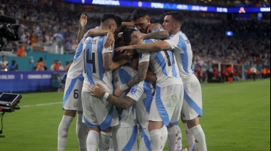Argentina le ganó a Perú y se quedó con el primer puesto del Grupo A