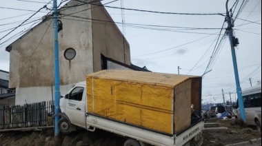 Camionero borracho chocó con un poste de luz
