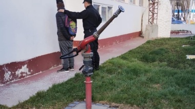 Le quiso robar a los bomberos de policía y lo pescaron