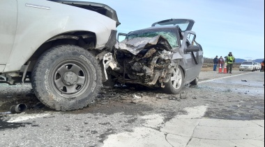 Intenso trabajo del personal de seguridad y salud luego del fatal incidente de tránsito