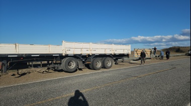 El viento voló la carga estructural de un camión