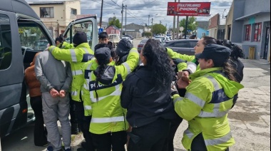 Ponían música alta, los denunciaron y se picó