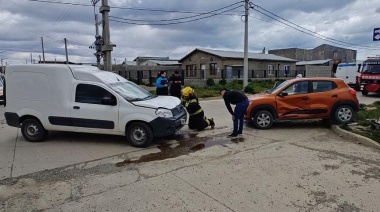 Choque con dos menores trasladados al hospital