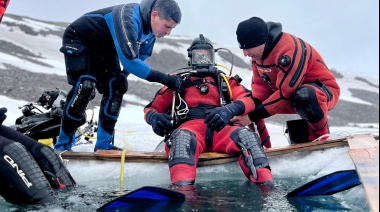 Se realizó el primer curso de buceo en aguas polares en la Base Carlini