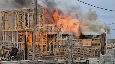 Familia lo perdió todo en un incendio en el barrio Chacras del Sur
