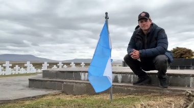 Youtuber colombiano izó la bandera argentina en las Islas Malvinas