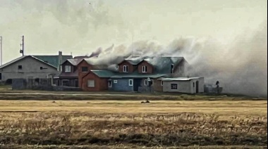Incendio arrasó una casa histórica en la estancia Las Violetas