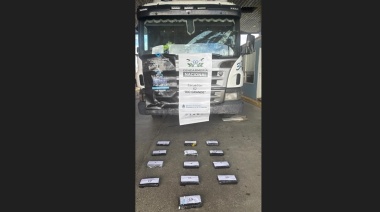 En control vehicular Gendarmería y Aduana secuestraron trece paquetes con cocaína