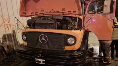 Incendio intencional en un camión estacionado