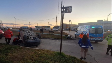 Choque y vuelco en la esquina de Pacheco y Mora