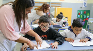 En 10 años, aumentó un 54% la cantidad de docentes egresados, y solo 1% la cantidad de alumnos en inicial, primaria y secundaria